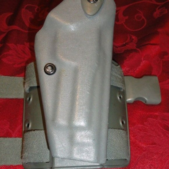 Used Safariland 6385 Drop Leg Tactical Holster For Beretta M9/92/96 - Right Hand, Foliage Green